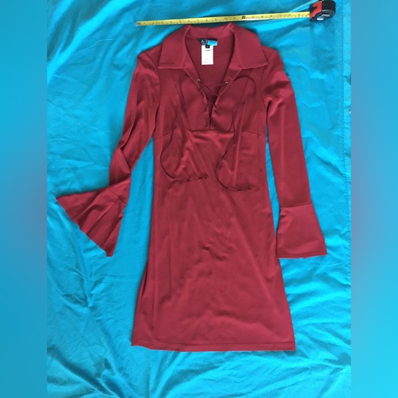 abc petites Dresses & Skirts - Y2k ABS petites mid length 3/4 sleeve wine dress with lace up accent